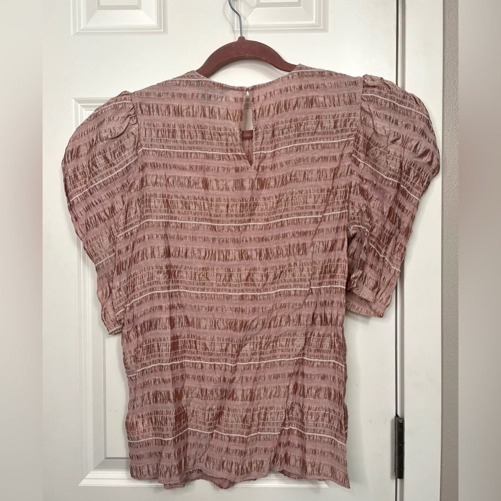 Express Puff Sleeve Textured Blouse - Picture 2 of 3